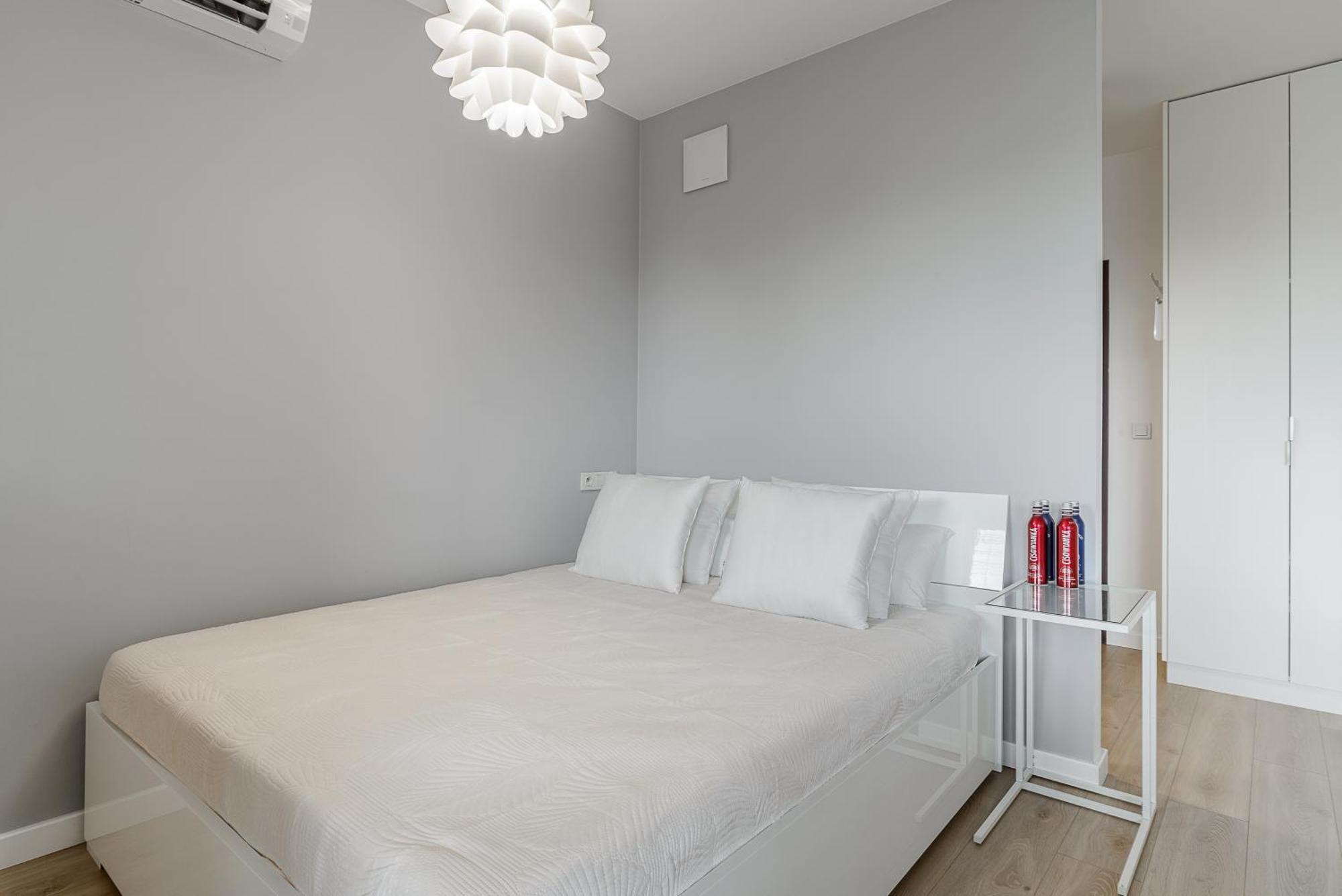 Cozy Family Apartments With Balcony Near Zlote Tarasy Варшава Экстерьер фото