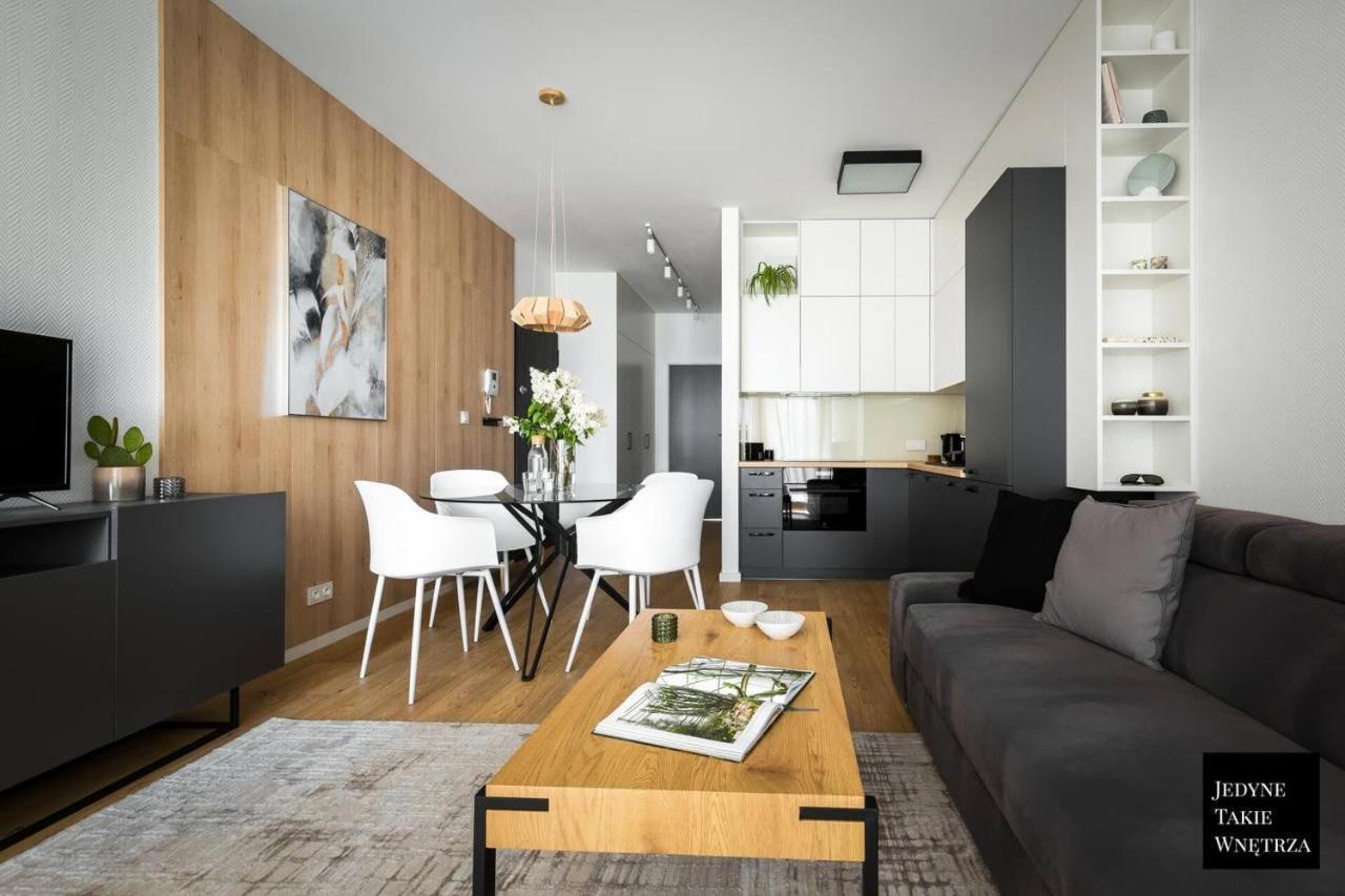 Cozy Family Apartments With Balcony Near Zlote Tarasy Варшава Экстерьер фото