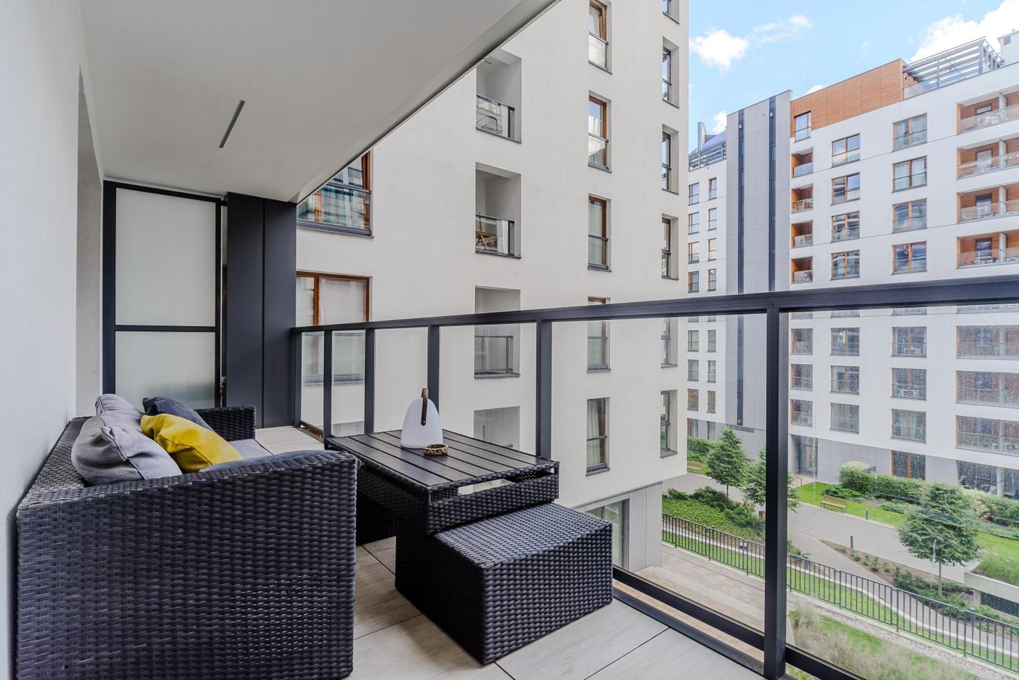 Cozy Family Apartments With Balcony Near Zlote Tarasy Варшава Экстерьер фото