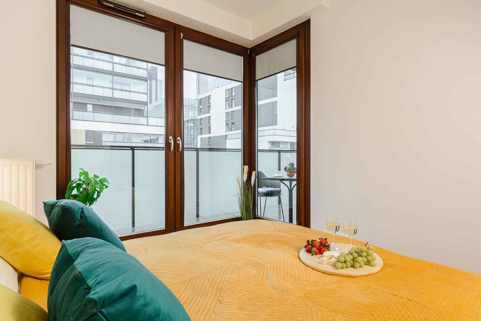 Cozy Family Apartments With Balcony Near Zlote Tarasy Варшава Экстерьер фото