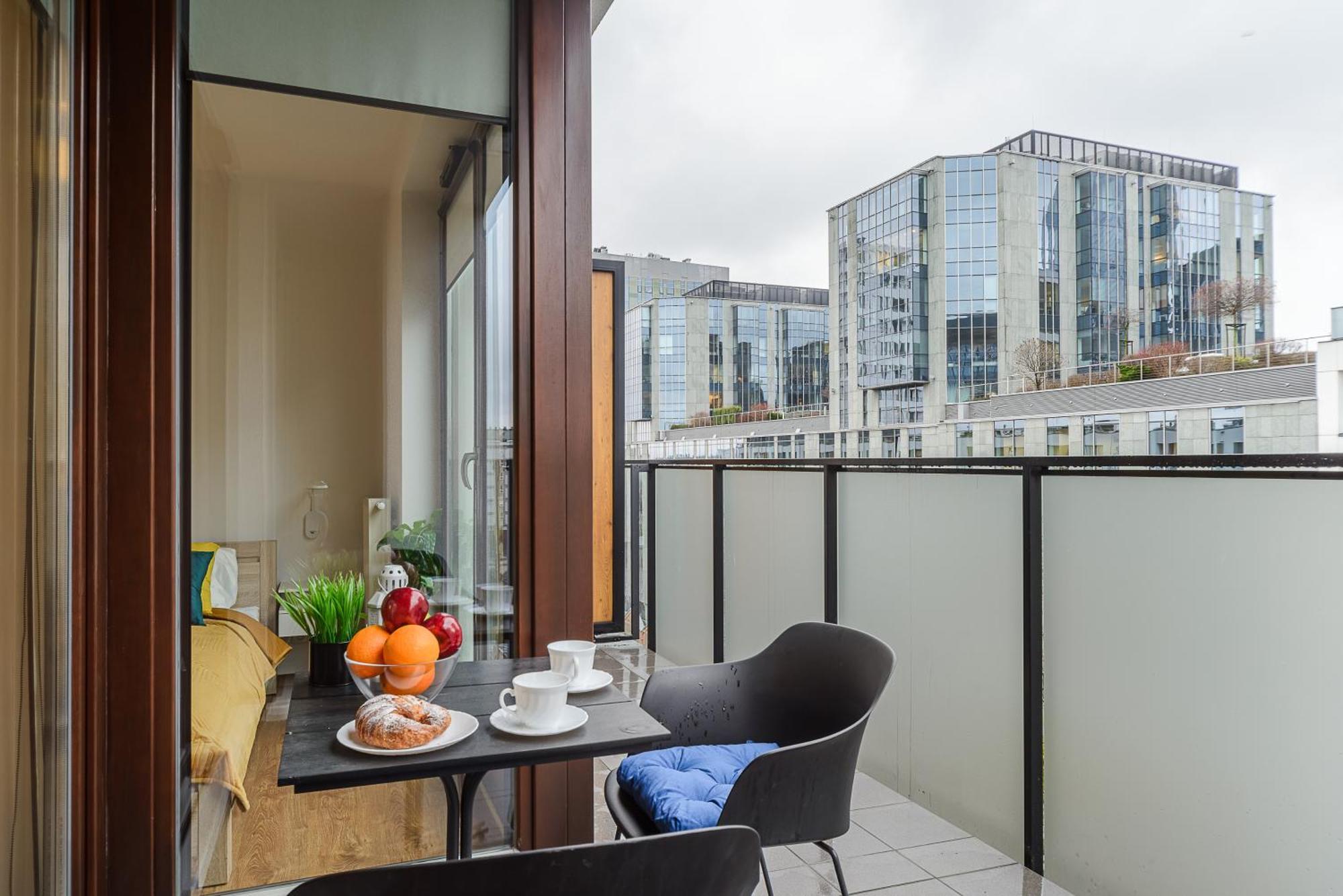 Cozy Family Apartments With Balcony Near Zlote Tarasy Варшава Номер фото