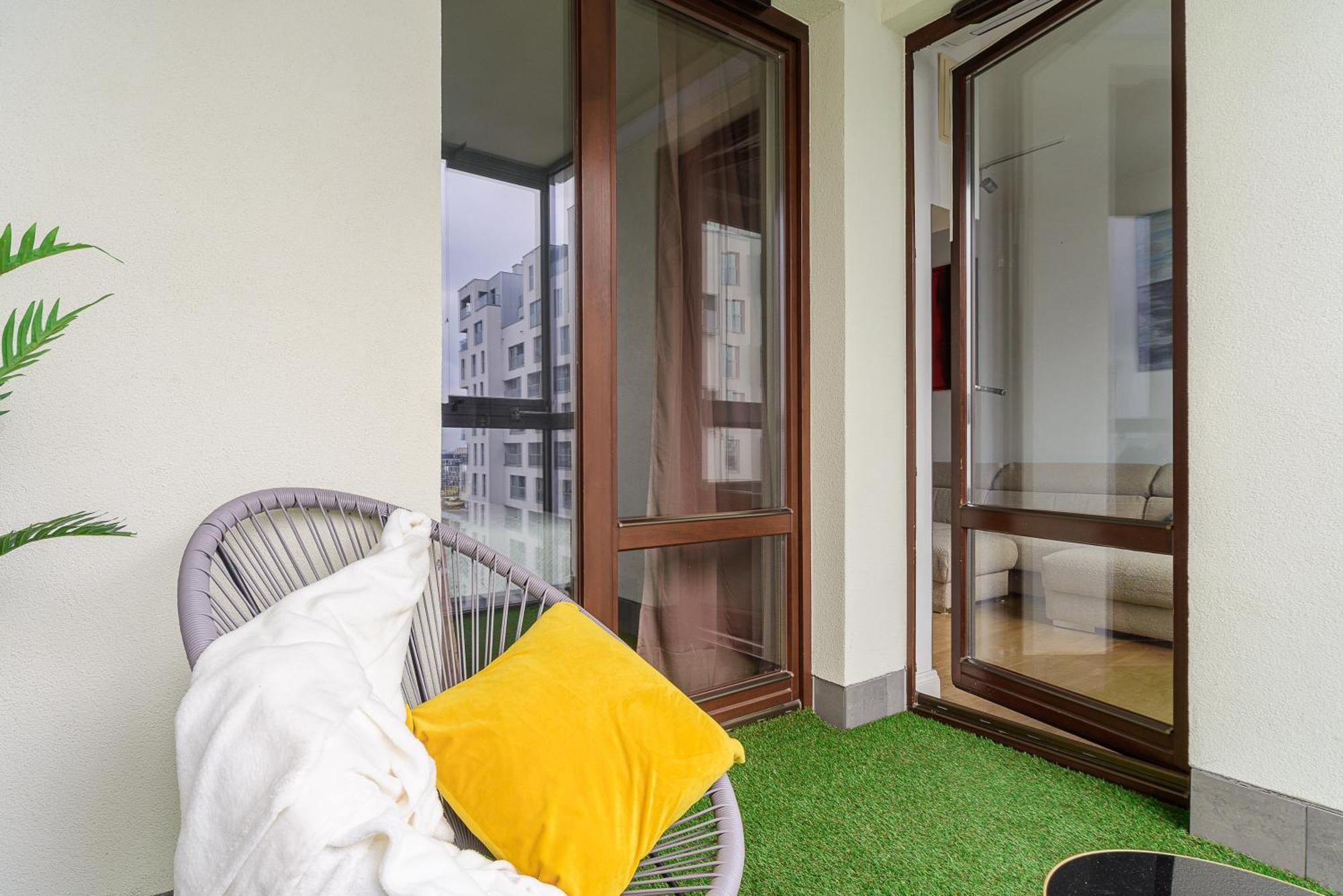 Cozy Family Apartments With Balcony Near Zlote Tarasy Варшава Экстерьер фото