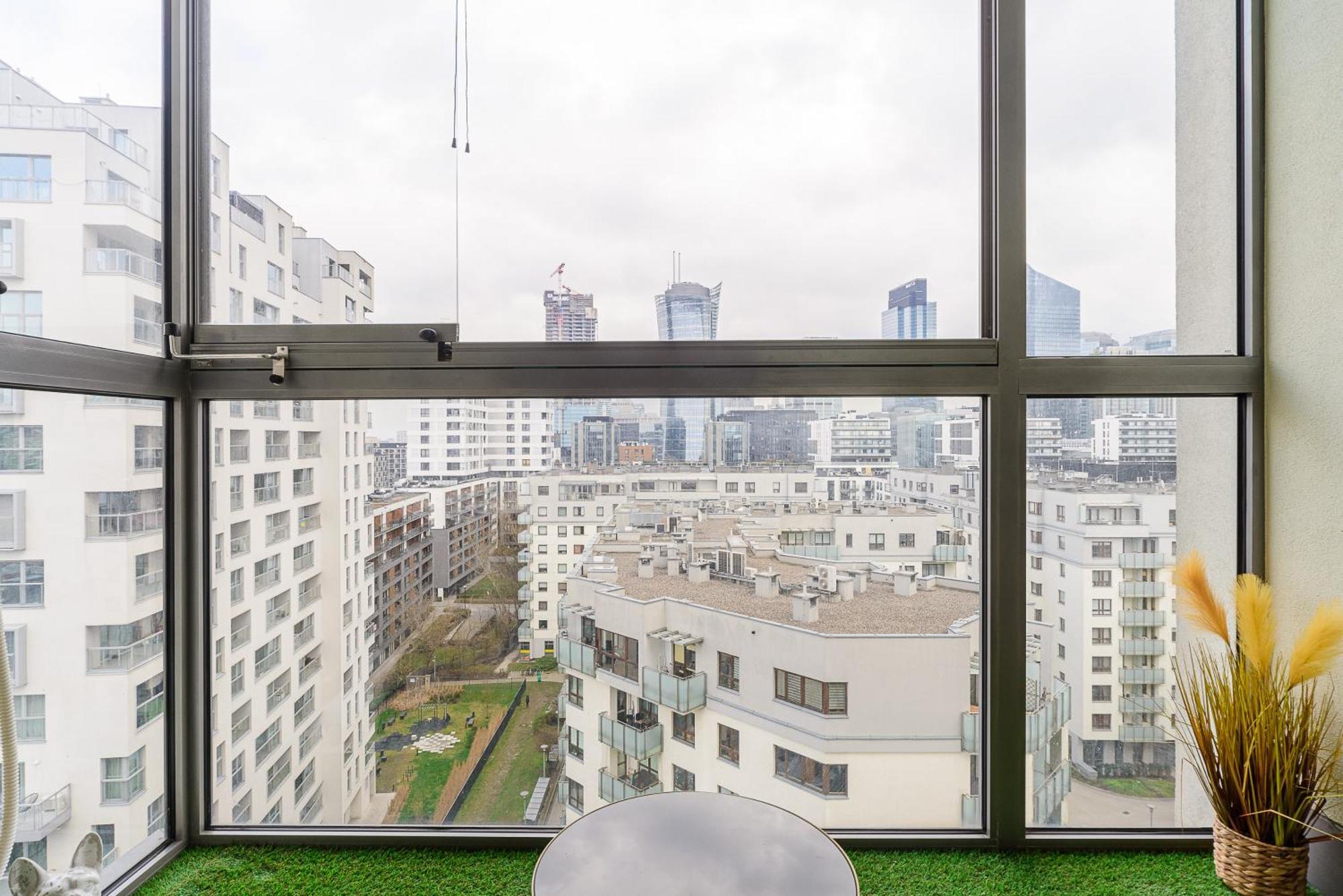 Cozy Family Apartments With Balcony Near Zlote Tarasy Варшава Экстерьер фото